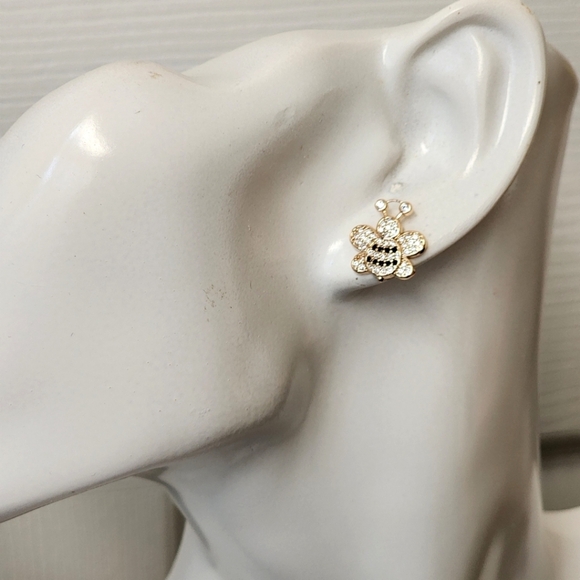 Gold Filled Bee Post Earrings New - Picture 5 of 5